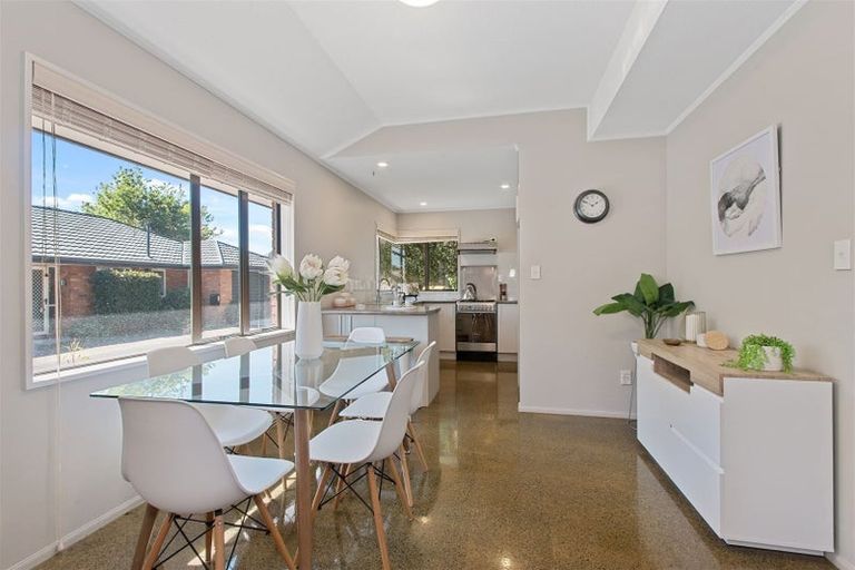 Photo of property in 10 Castle Way, Beckenham, Christchurch, 8023