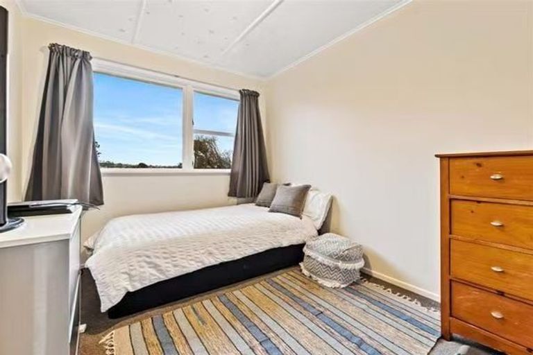 Photo of property in 24 Laura Street, Kelston, Auckland, 0602
