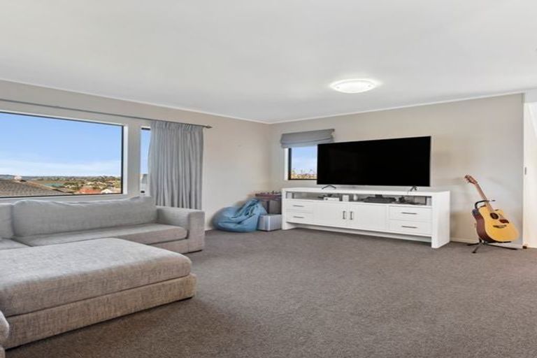 Photo of property in 21 Deanna Drive, West Harbour, Auckland, 0618