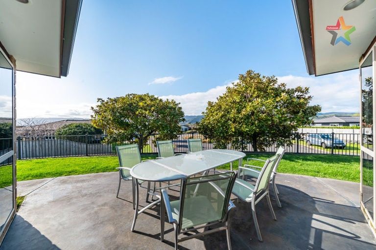 Photo of property in 27 Simpson Crescent, Raumati Beach, Paraparaumu, 5032