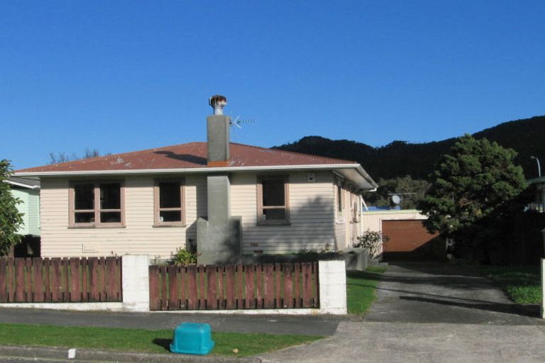Photo of property in 14 Mimihau Grove, Wainuiomata, Lower Hutt, 5014