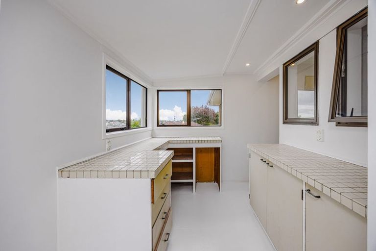 Photo of property in 3 Tilia Place, Totara Heights, Auckland, 2105