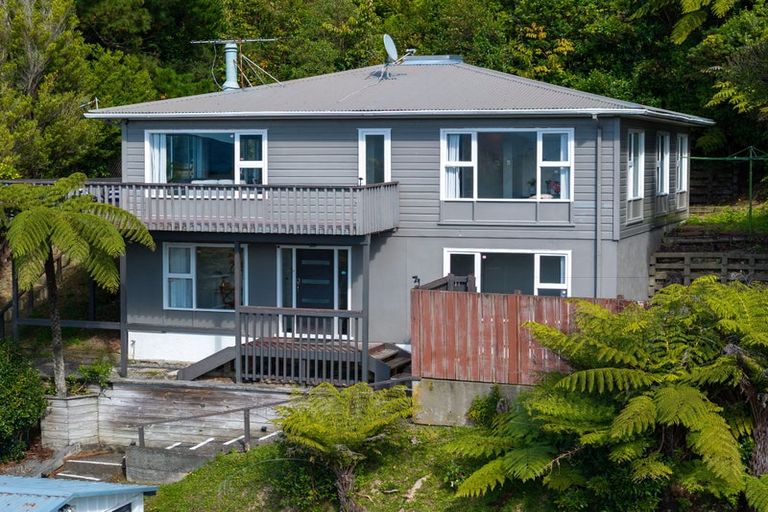 Photo of property in 171 Miromiro Road, Normandale, Lower Hutt, 5010