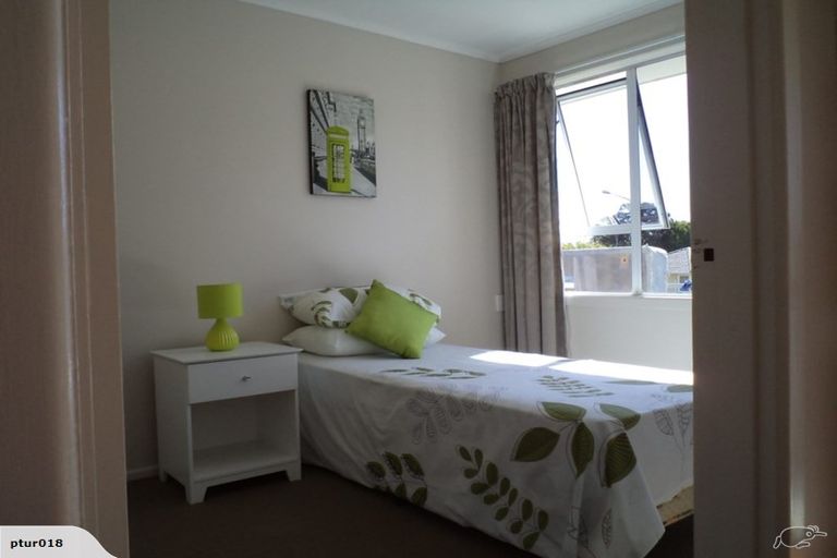 Photo of property in 1/52 Harrington Road, Henderson, Auckland, 0610