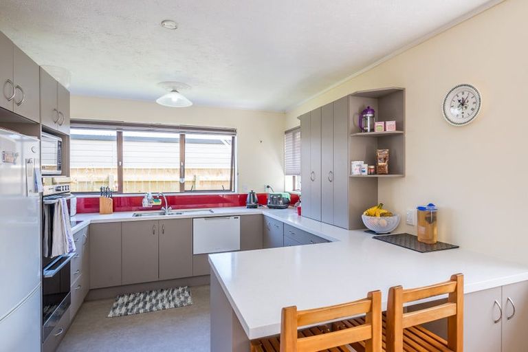 Photo of property in 5a Waimarie Avenue, Paraparaumu, 5032