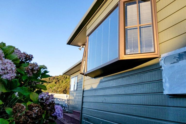 Photo of property in 182a Whites Line East, Waiwhetu, Lower Hutt, 5010