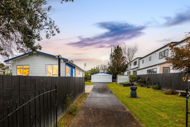 Photo of property in 16 Urlich Drive, Ranui, Auckland, 0612