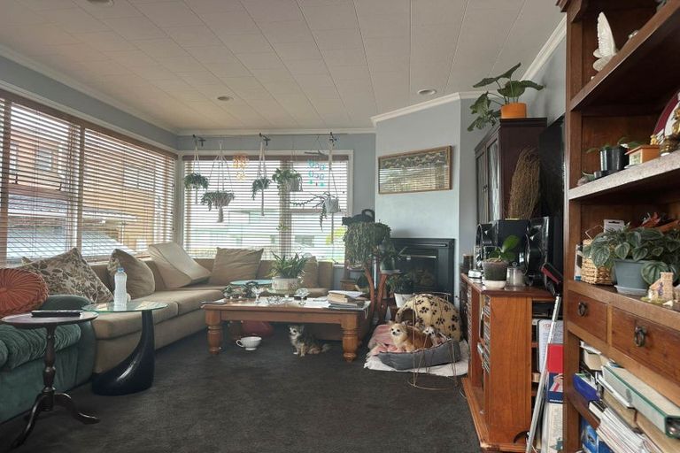 Photo of property in 3 Hillary Heights Avenue, Glendene, Auckland, 0602