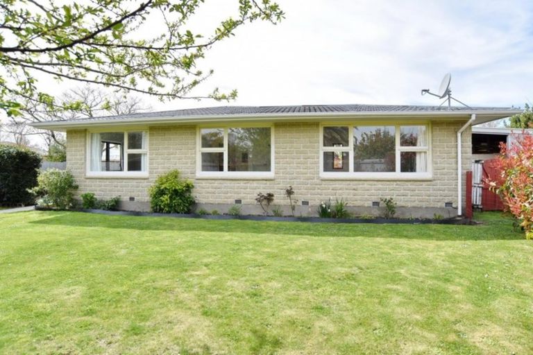 Photo of property in 11 Weston Place, Rangiora, 7400