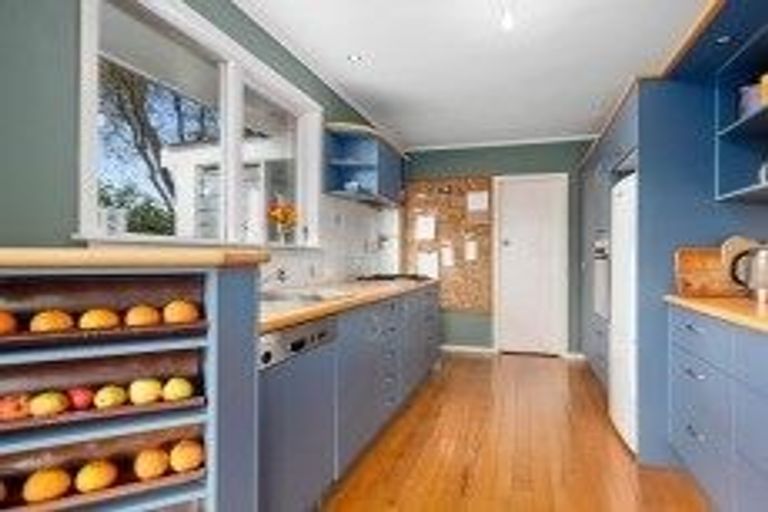 Photo of property in 27 Waikite Road, Welcome Bay, Tauranga, 3112