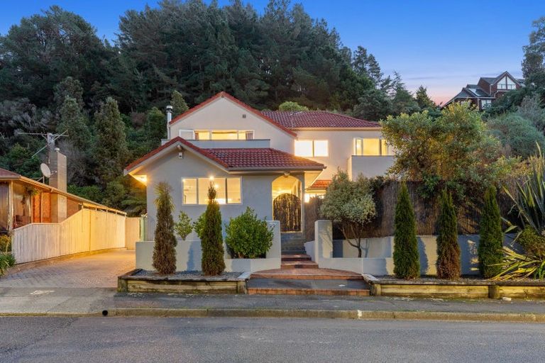 Photo of property in 77 Sunbrae Drive, Silverstream, Upper Hutt, 5019