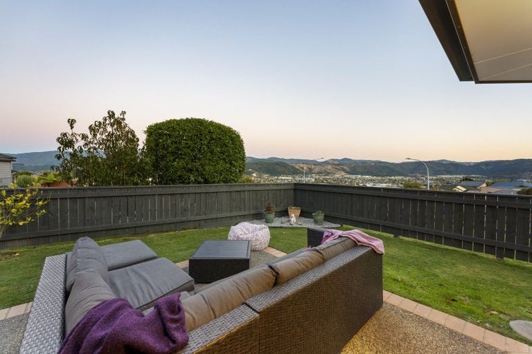 Photo of property in 2 Ormrod Grove, Riverstone Terraces, Upper Hutt, 5018