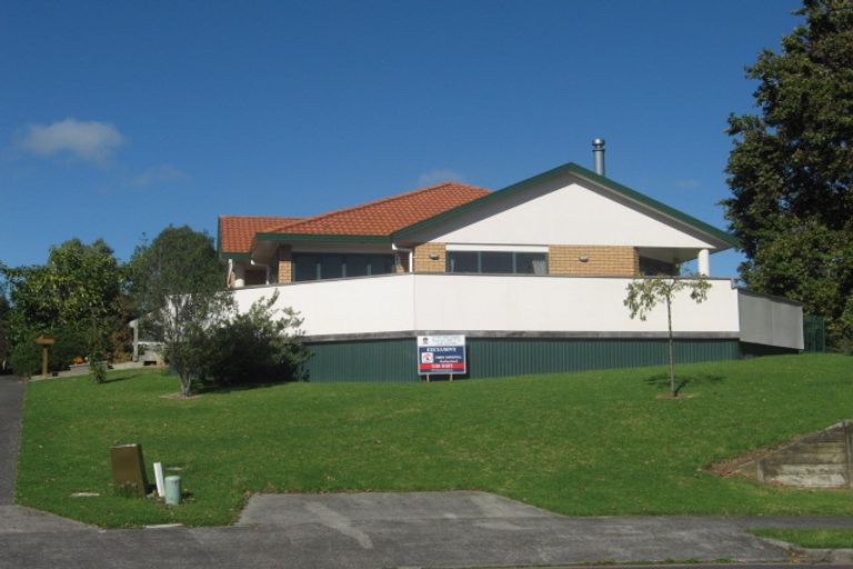 Photo of property in 19 Lochend Place, Highland Park, Auckland, 2010