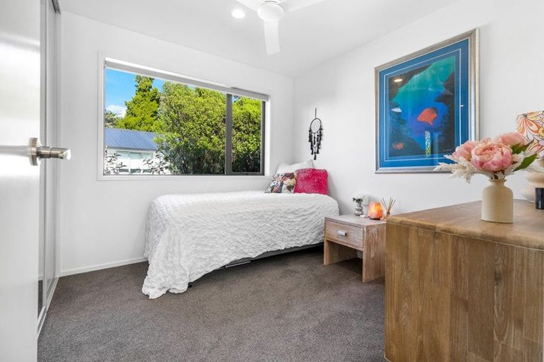 Photo of property in 24 Edgerton Road, Te Atatu Peninsula, Auckland, 0610