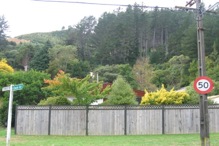Photo of property in 1 Elmslie Road, Pinehaven, Upper Hutt, 5019