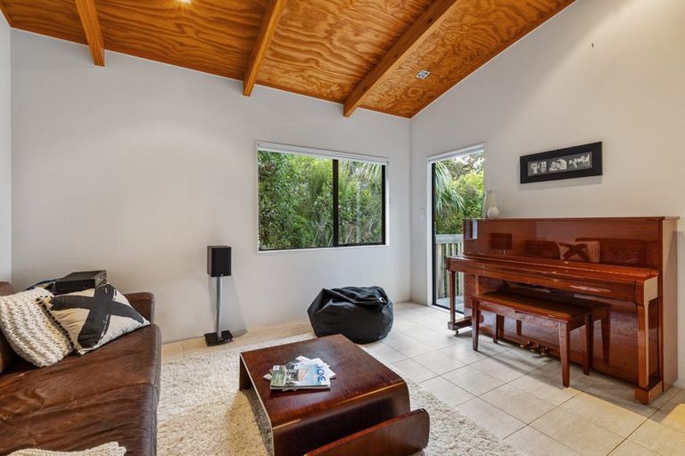 Photo of property in 4/9a Melandra Road, Stanmore Bay, Whangaparaoa, 0932