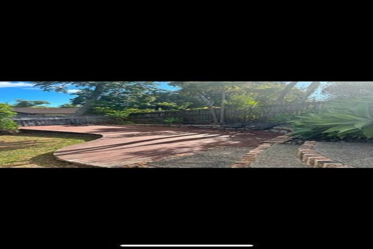 Photo of property in 105 Triangle Road, Massey, Auckland, 0614