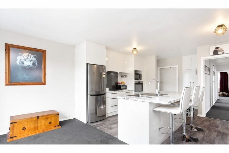 Photo of property in 19 Kathleen Crescent, Hornby, Christchurch, 8042