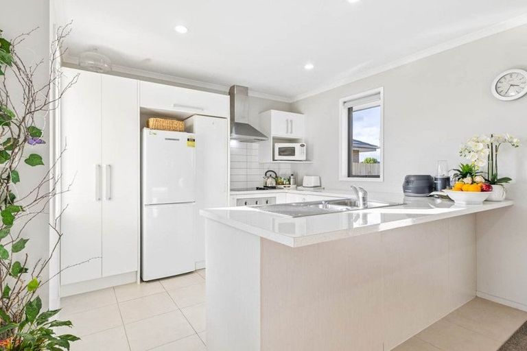 Photo of property in 11 Captain Mitchell Drive, Opaheke, Papakura, 2113