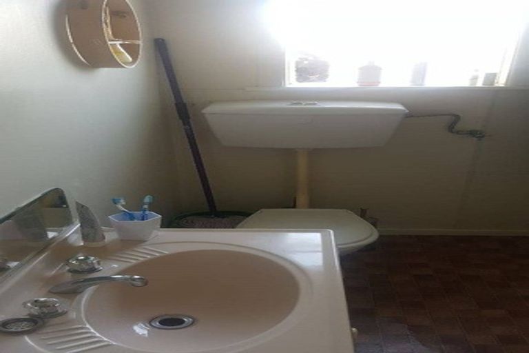 Photo of property in 1/69 College Road, Northcote, Auckland, 0627