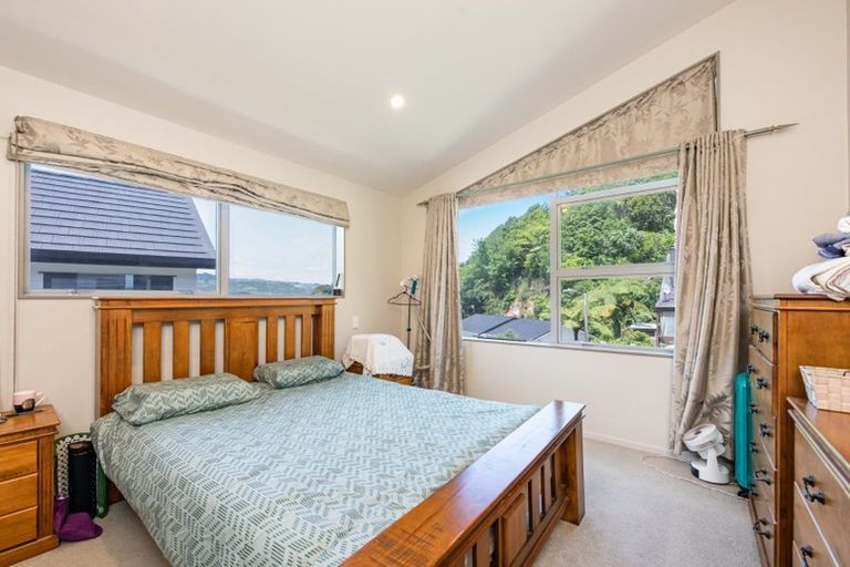 Photo of property in 16 Westwood Road, Tawa, Wellington, 5028