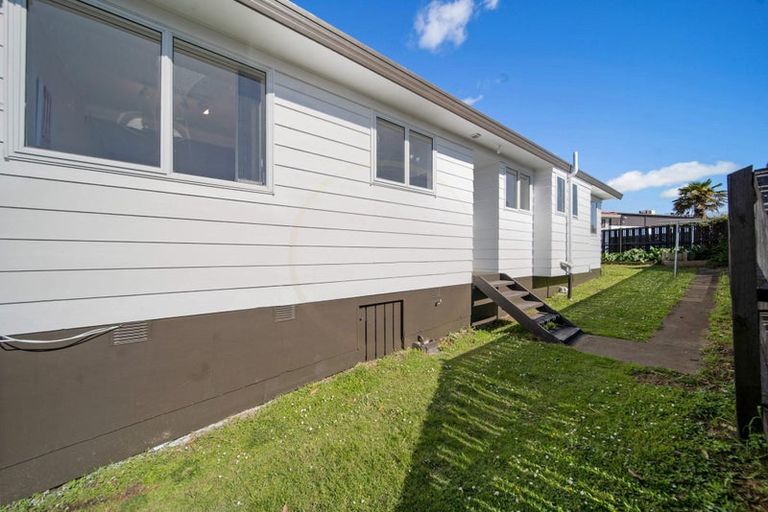 Photo of property in 3/10 Penion Drive, Flat Bush, Auckland, 2023