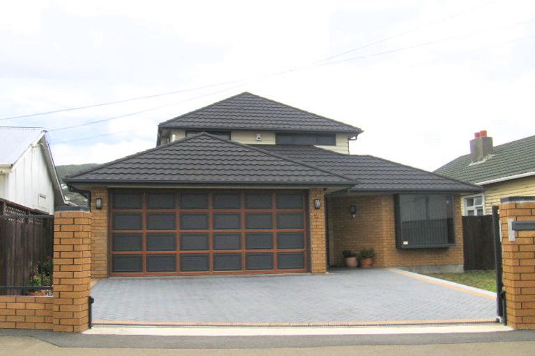 Photo of property in 78 Apu Crescent, Lyall Bay, Wellington, 6022