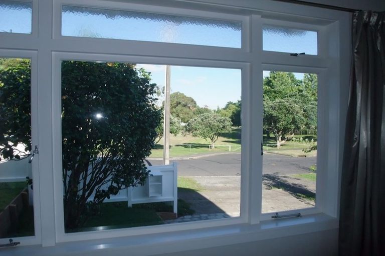 Photo of property in 2/52 Richmond Avenue, Northcote Point, Auckland, 0627