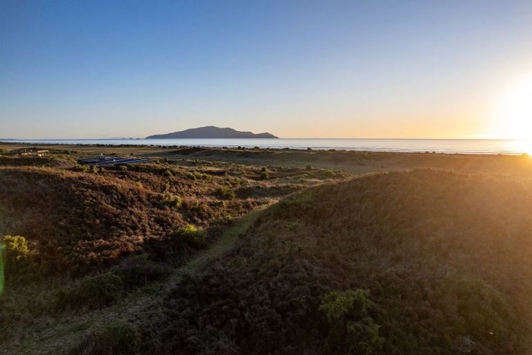 Photo of property in 18 Mahurenga Lane, Te Horo, Otaki, 5581