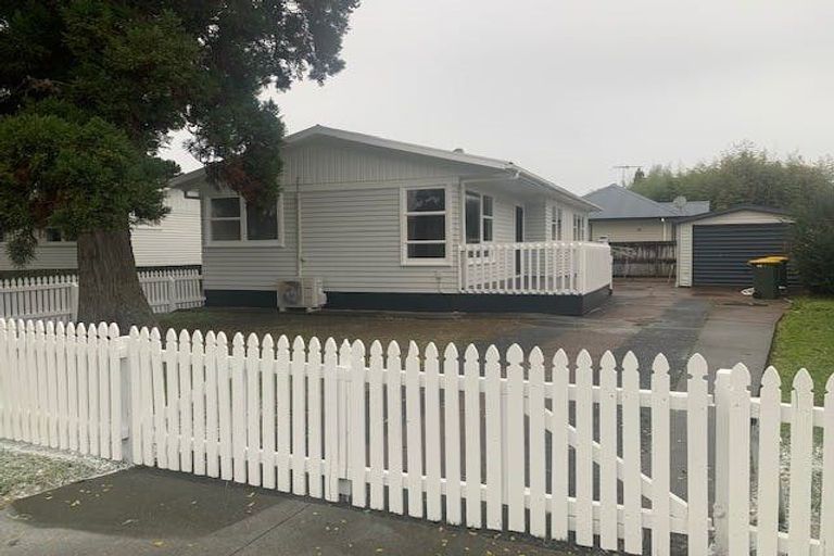 Photo of property in 93 Universal Drive, Henderson, Auckland, 0610