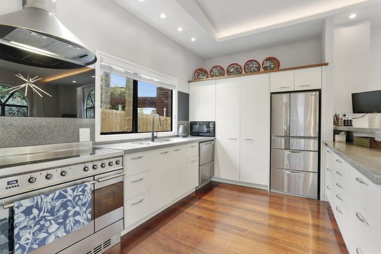 Photo of property in 61 Newhaven Terrace, Mairangi Bay, Auckland, 0630