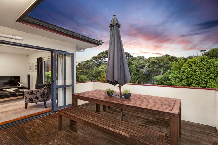 Photo of property in 90e Atkinson Road, Titirangi, Auckland, 0604