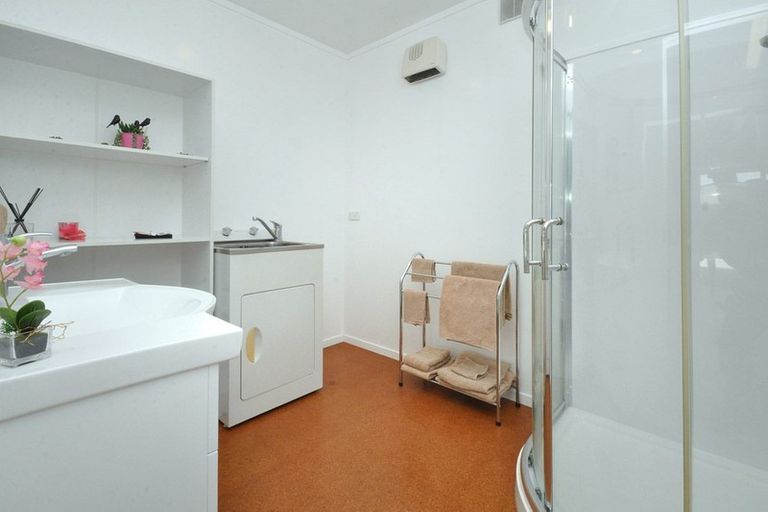 Photo of property in 37 Shakespear Road, Army Bay, Whangaparaoa, 0930