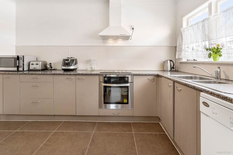 Photo of property in 52 Pembroke Street, Papatoetoe, Auckland, 2025