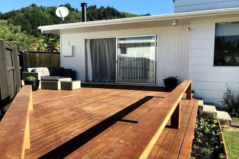 Photo of property in 75a Hampden Street, Picton, 7220