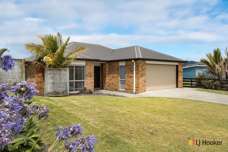 Photo of property in 14 Reo Crescent, Waihi Beach, 3611