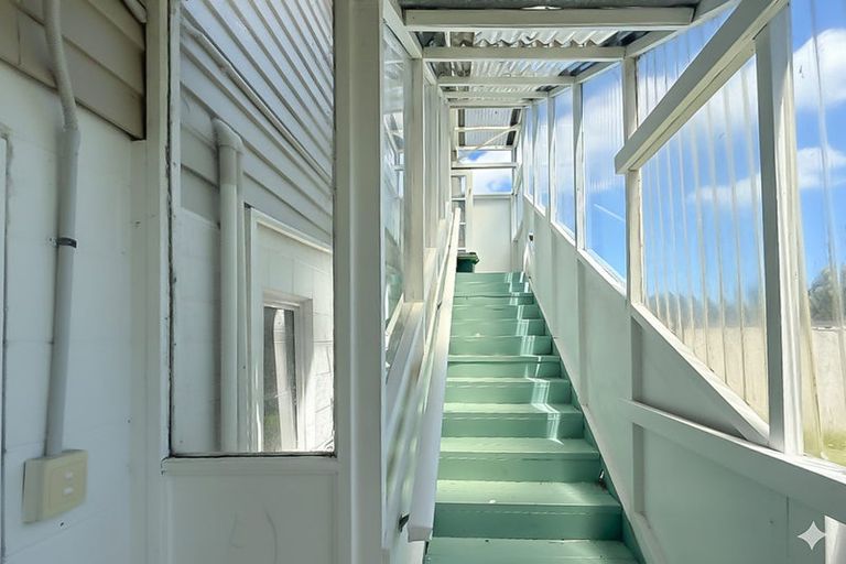 Photo of property in 13 Hellyers Street, Birkdale, Auckland, 0626