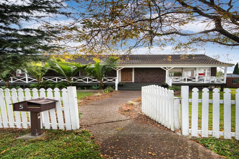 Photo of property in 5 Palm Court Drive, Glen Eden, Auckland, 0602