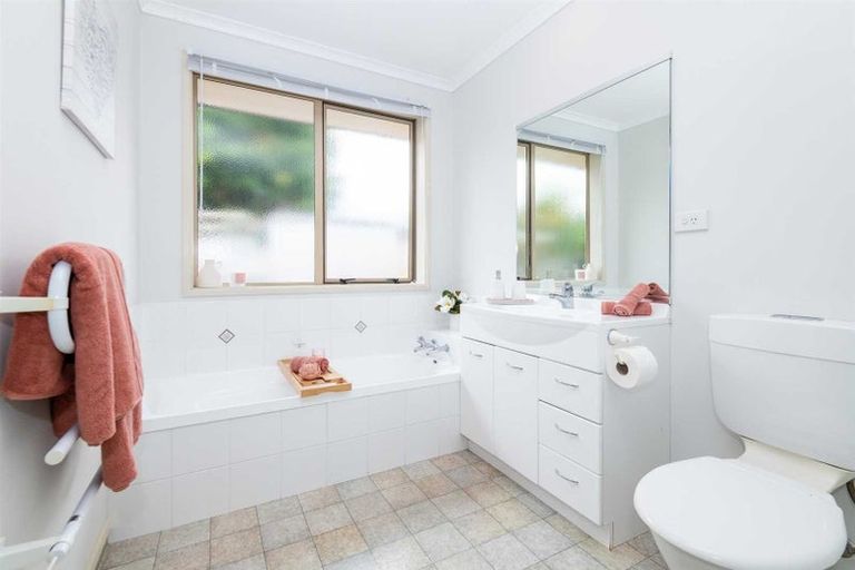 Photo of property in 4 Willscarlet Lane, Hamilton East, Hamilton, 3216