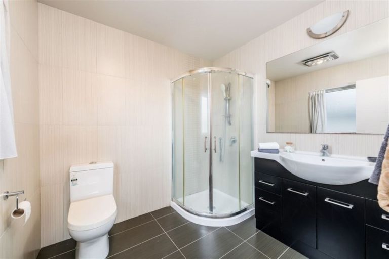 Photo of property in 8a Bridge Avenue, Te Atatu South, Auckland, 0610