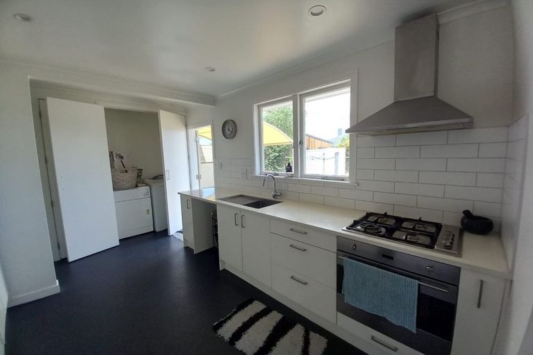 Photo of property in 20 Tamariki Avenue, Kelston, Auckland, 0602