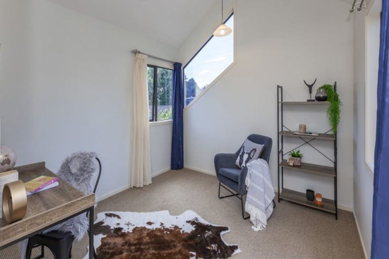 Photo of property in 2 Pukatea Close, Raumati Beach, Paraparaumu, 5032