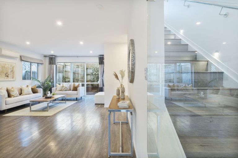 Photo of property in 22 Sunshine Boulevard, Sunnyvale, Auckland, 0612