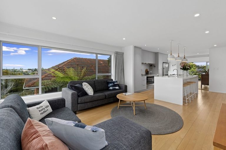 Photo of property in 11 Dudding Avenue, Northcote, Auckland, 0627