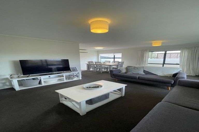 Photo of property in 12 Fresil Lane, Massey, Auckland, 0614