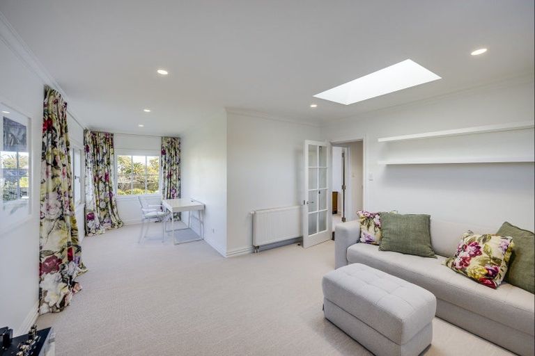 Photo of property in 59 Busby Hill, Havelock North, 4130