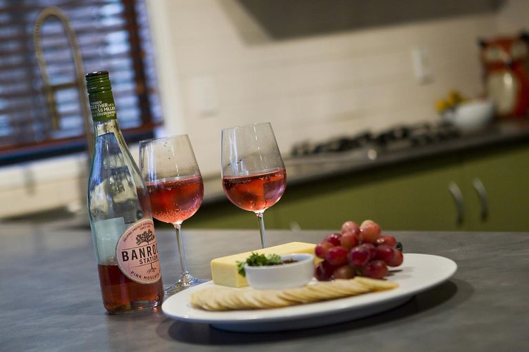 Photo of property in 90e Atkinson Road, Titirangi, Auckland, 0604