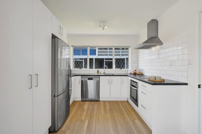 Photo of property in 51 Cumberland Street, Merrilands, New Plymouth, 4312