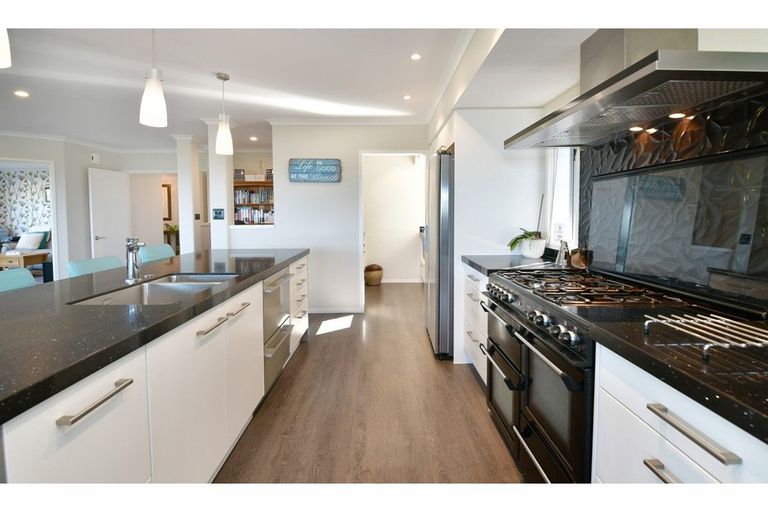 Photo of property in 69 Hillcrest Road, Hatfields Beach, Orewa, 0931