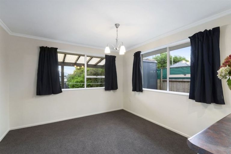 Photo of property in 35 Larnach Street, Waimairi Beach, Christchurch, 8083